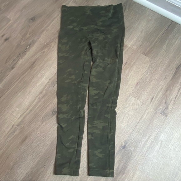 SPANX Pants - Spanx Camo Leggings Green Camouflage Look At Me Now Seamless Leggings